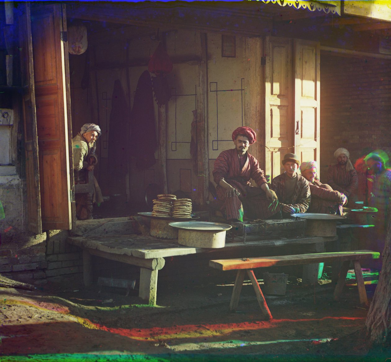 ಕಬಾಬ್ ರೆಸ್ಟೋರೆಂಟ್, ಸಮರ್ಕಂಡ್, 1905-1915 ಟರ್ಕ್ by Sergey Prokudin Gorsky