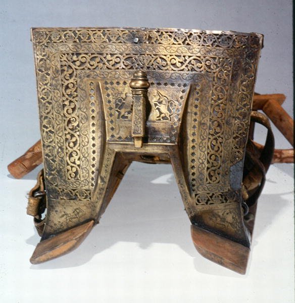 Yakut Eyer (ahşaplı gümüş) by Siberian School