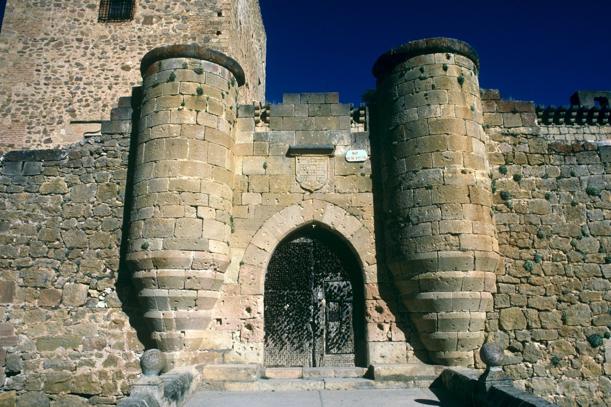 Kasaba duvarında bir kapı evi by Spanish School