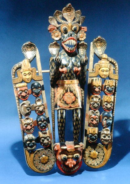 Hastalıktan korunmak için maske (boyalı ahşap) by Sri Lankan