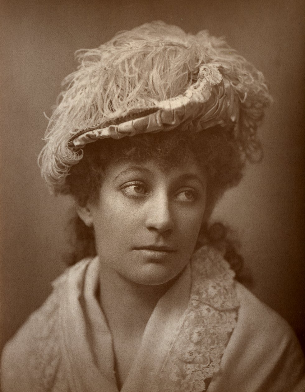 Lucy Buckstone, İngiliz aktris, 1884. by St James