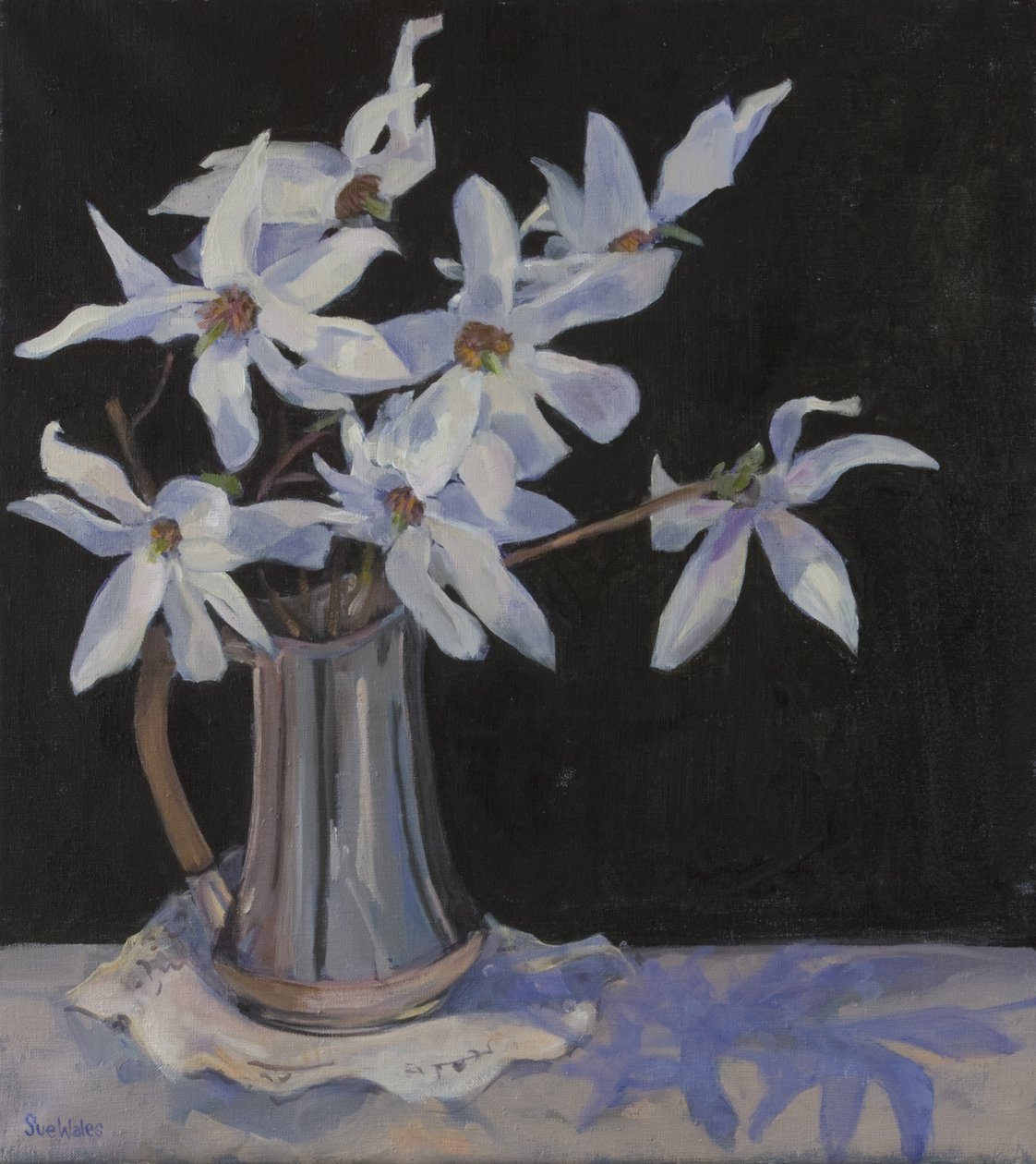 Gümüş Sürahide Beyaz Manolyalar, 2019 by Sue Wales