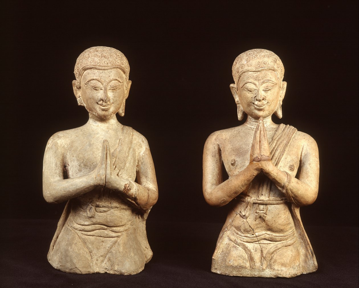 Dua eden pişmiş toprak heykelcikler, Sukhothai dönemi by Thai School