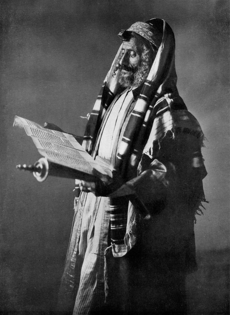 Haham Yasayı okuyor. by The American Colony