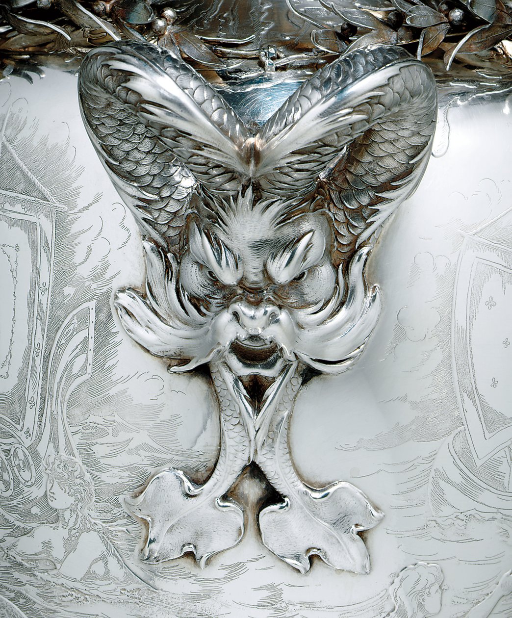 Bir yatçılık kupasının detayı by Tiffany and Company