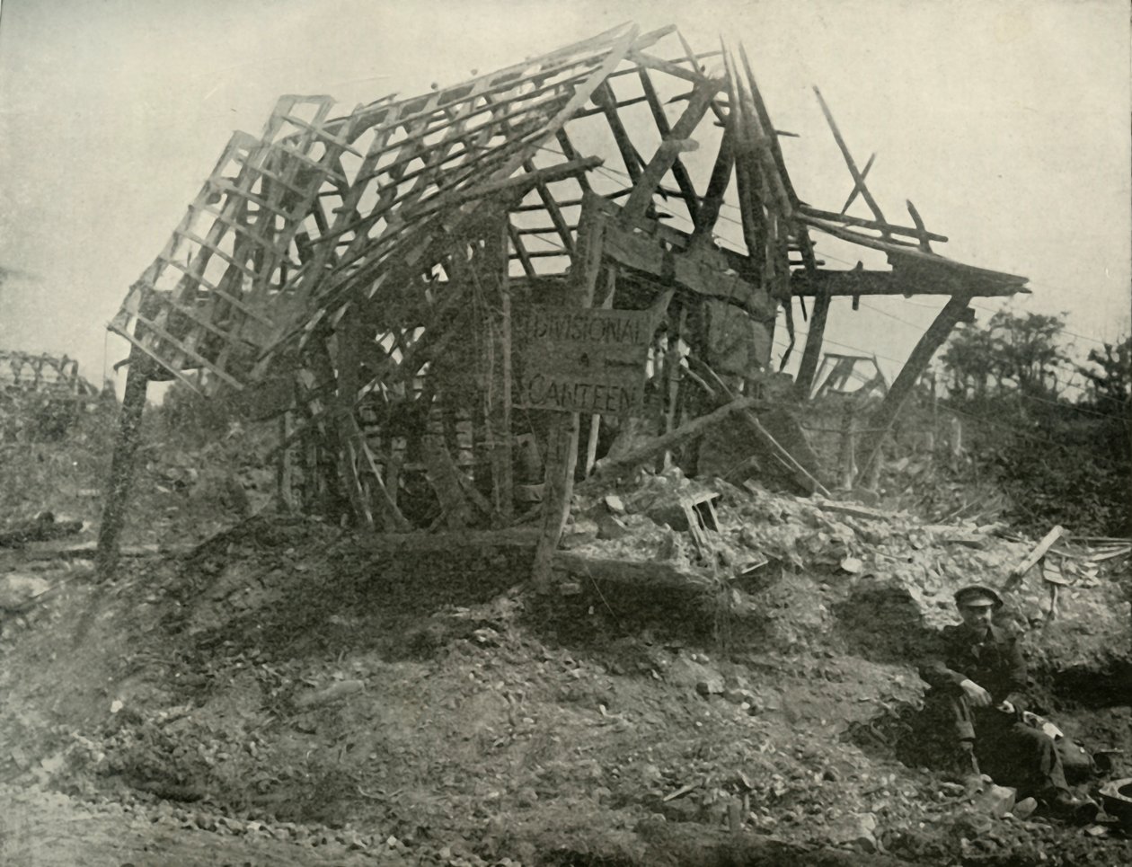 Batı Cephesinde Bir Köy, 1919. by Unbekannt