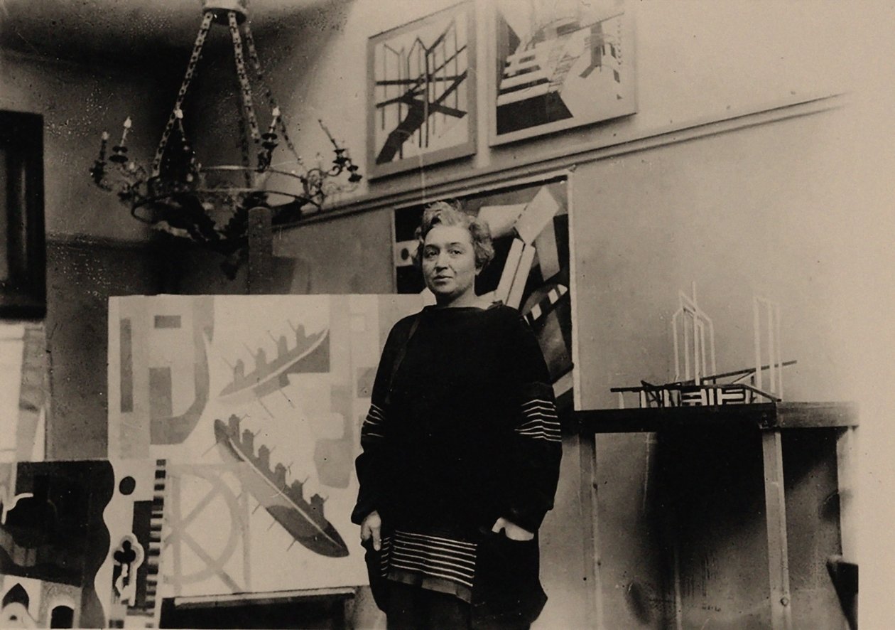 Alexandra Exter, Paris stüdyosunda. by Unbekannt