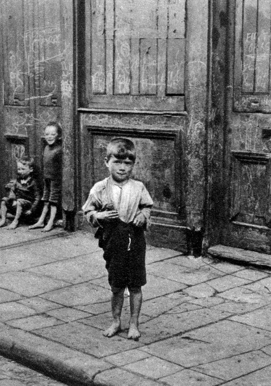 Bir East End çocuğu, Londra, 1926-1927 by Unbekannt
