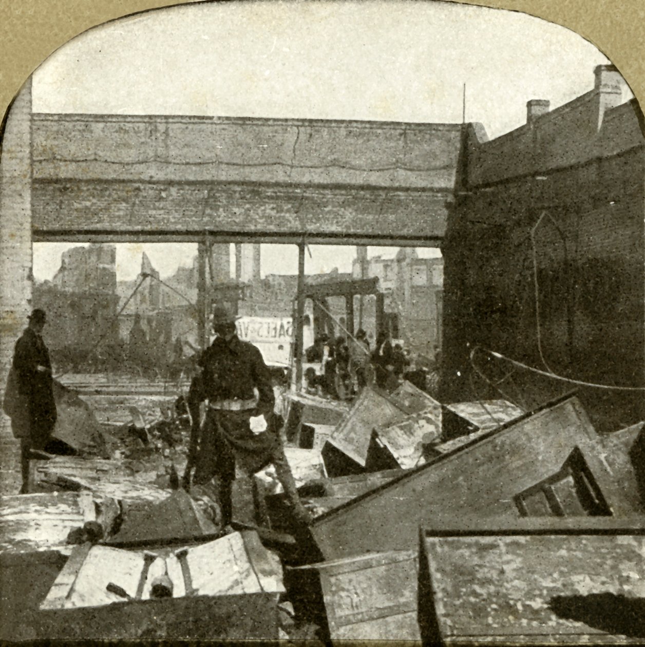 Banka kasaları korunuyor, 1906. by Unbekannt