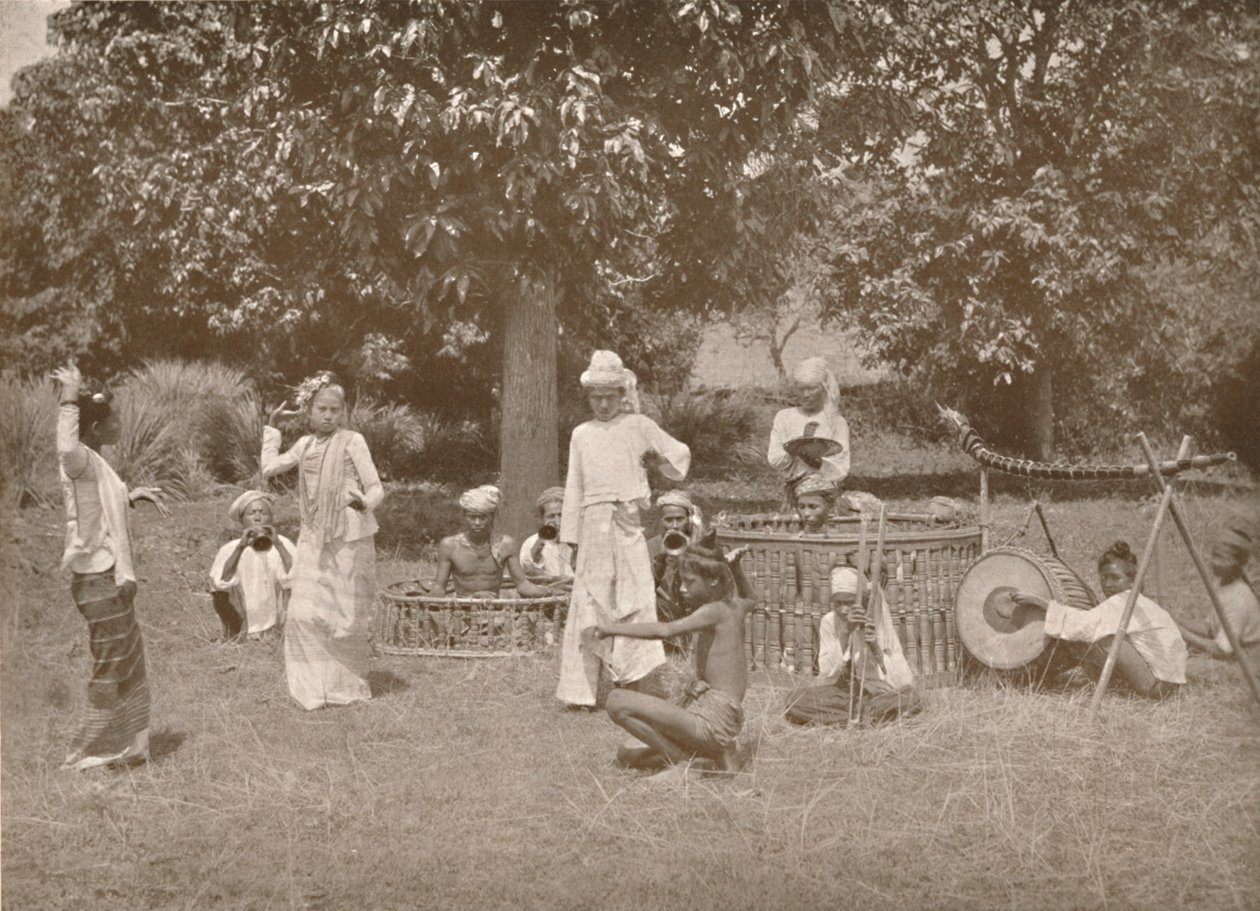 Burmalı Müzisyenler ve Pwe Dansçıları, 1900. by Unbekannt