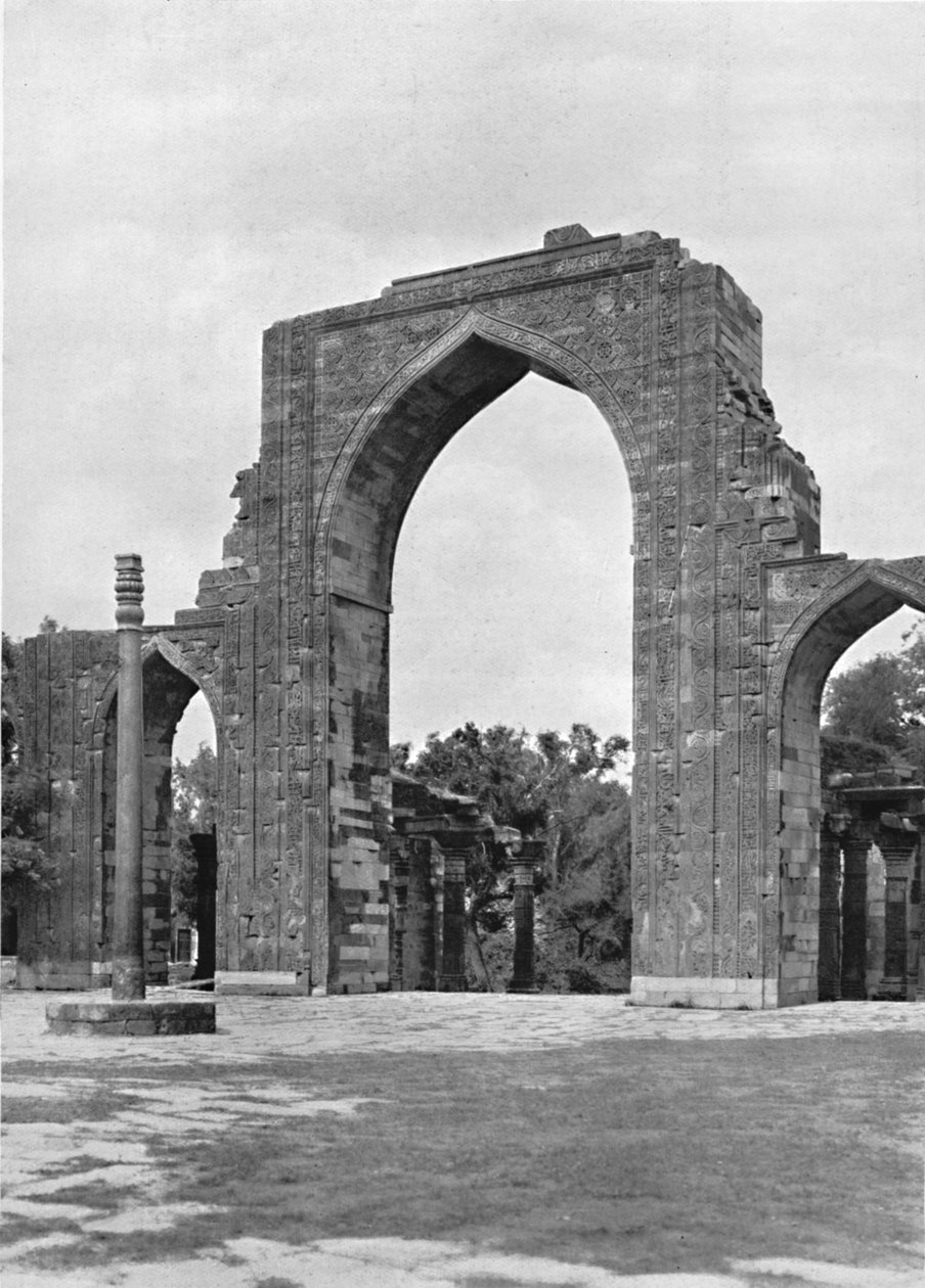 Delhi. Kutub Camii Kapısı, c1910. by Unbekannt