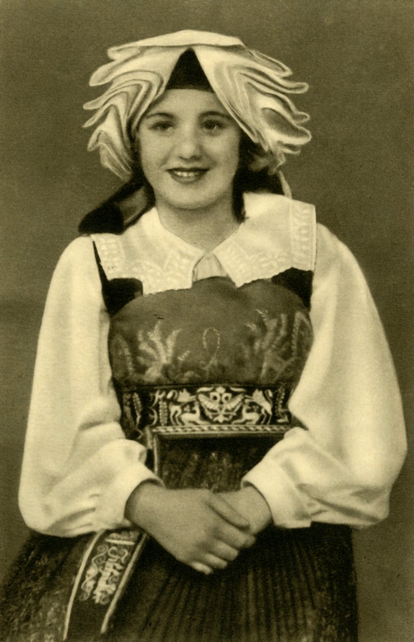 Geleneksel kostümlü kız, Gailtal, Avusturya, c1935. by Unbekannt