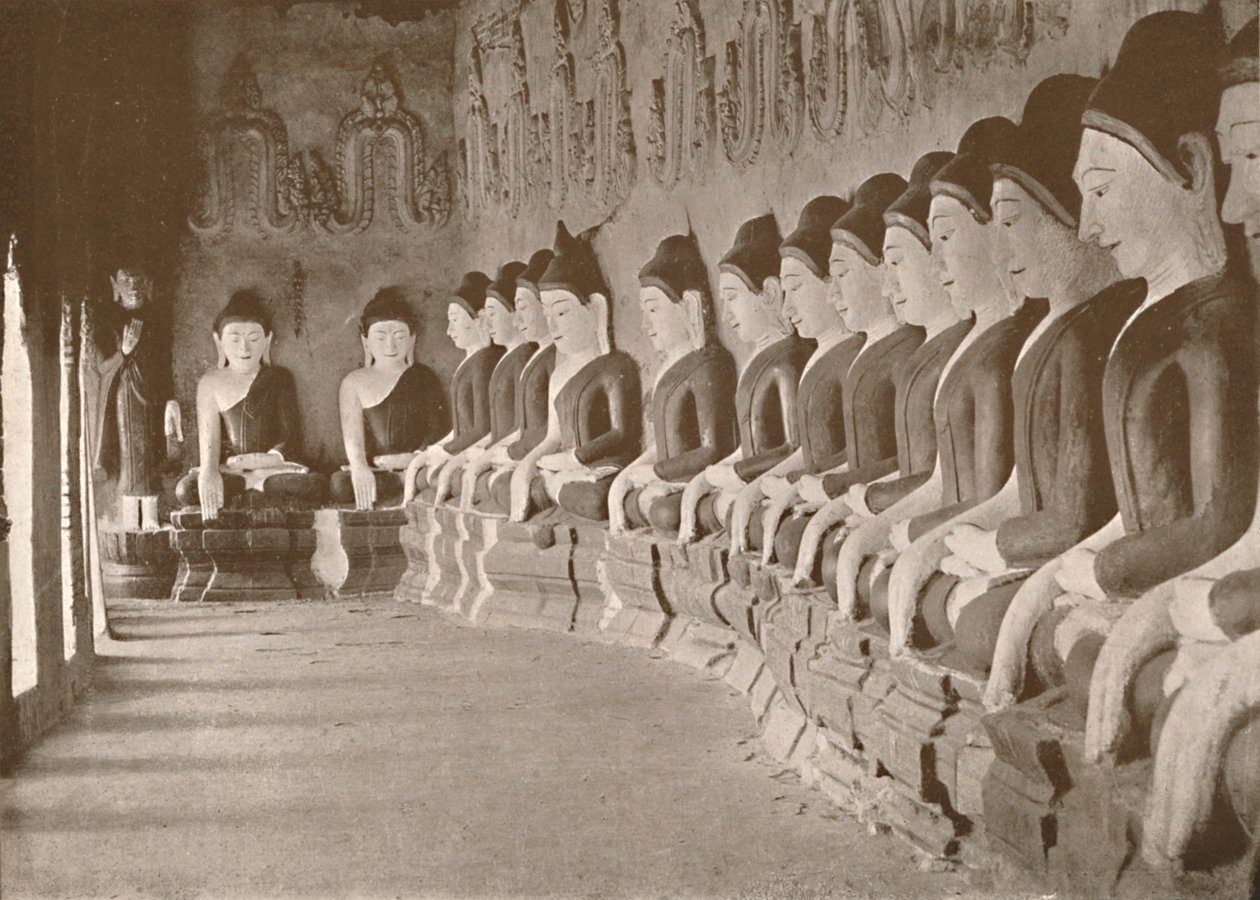 Budist Tapınağının İçi, Sagaing, 1900. by Unbekannt