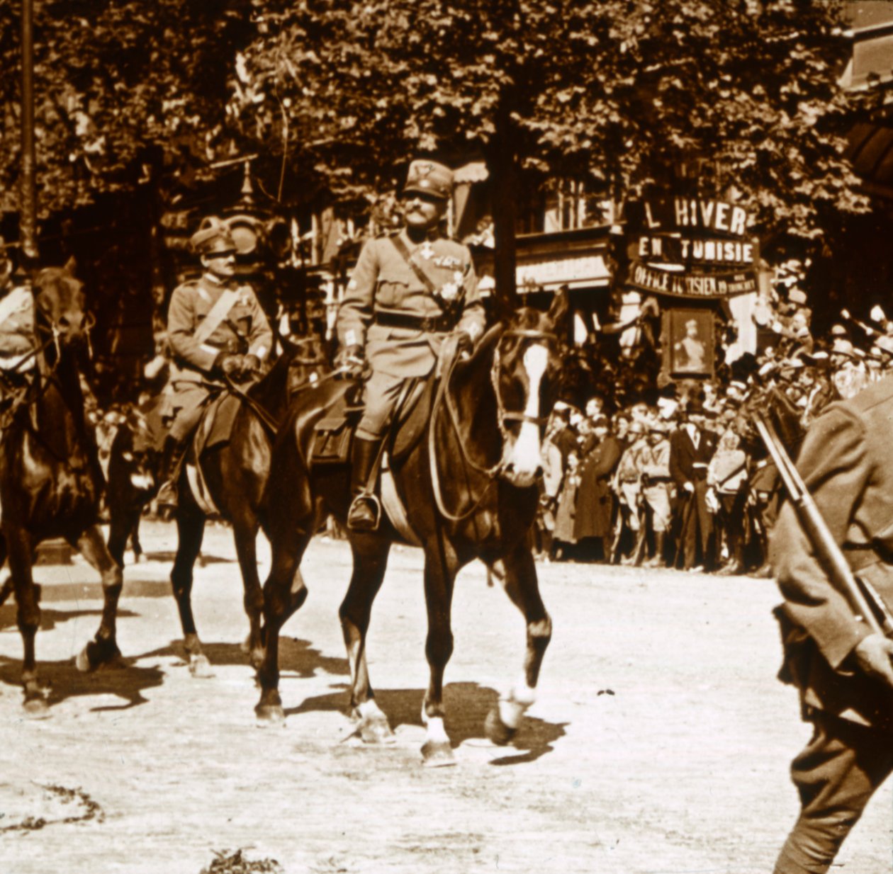 İtalyan subaylar, 1918 zafer geçit töreni sırasında by Unbekannt