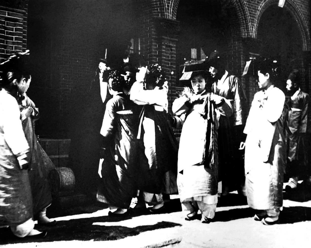 Koreli kızlar, 1900 by Unbekannt