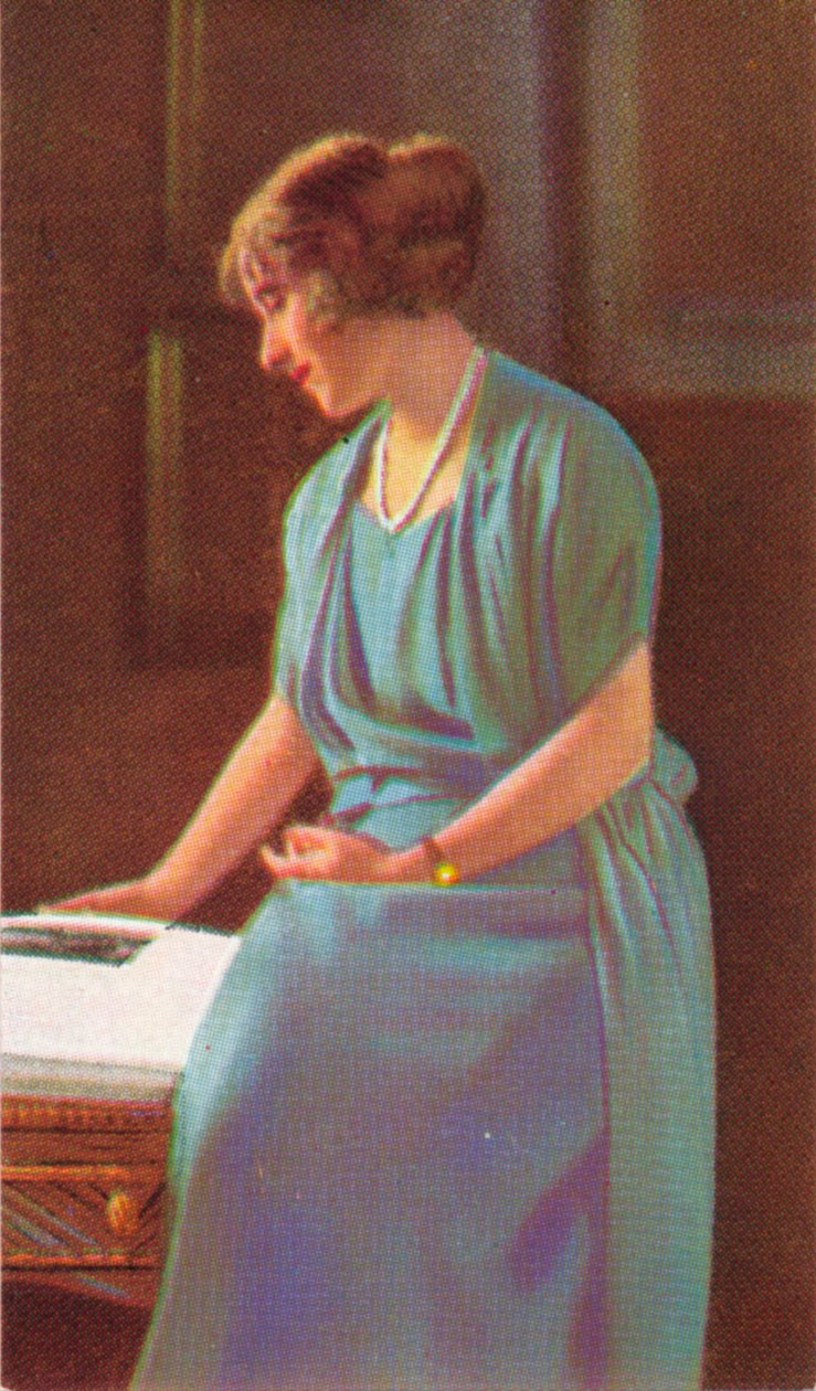 Leydi Elizabeth Bowes-Lyons 1900-2002 by Unbekannt