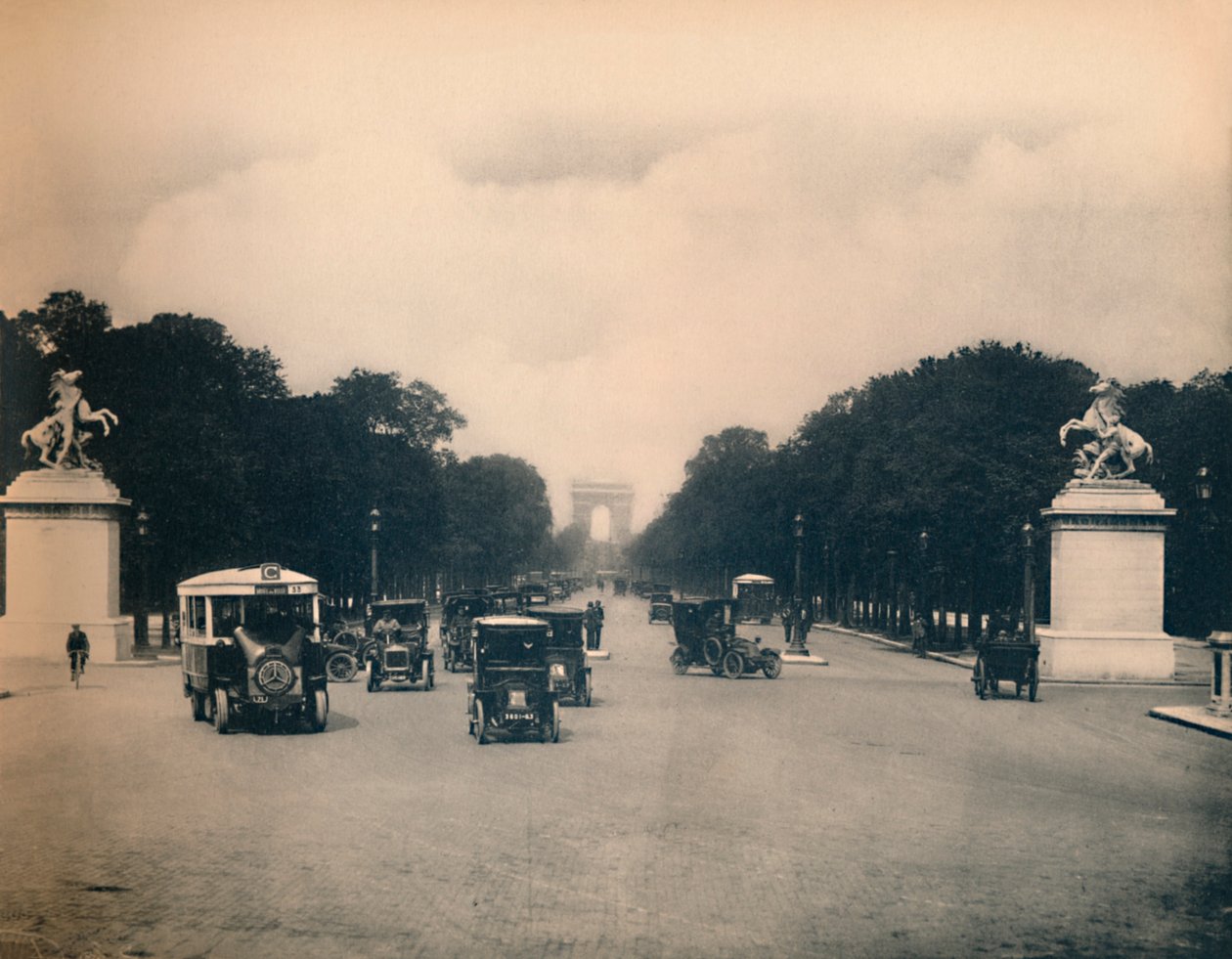 Paris. - Avenue Des Champs-Elysées - LL, c1910. by Unbekannt