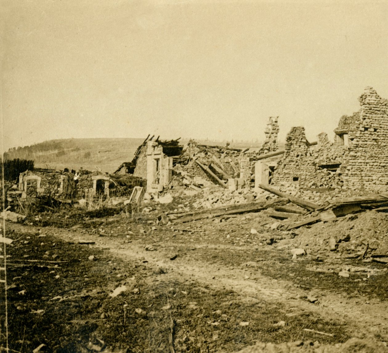 Les Éparges kalıntıları, kuzey Fransa, c1914-c1918. by Unbekannt