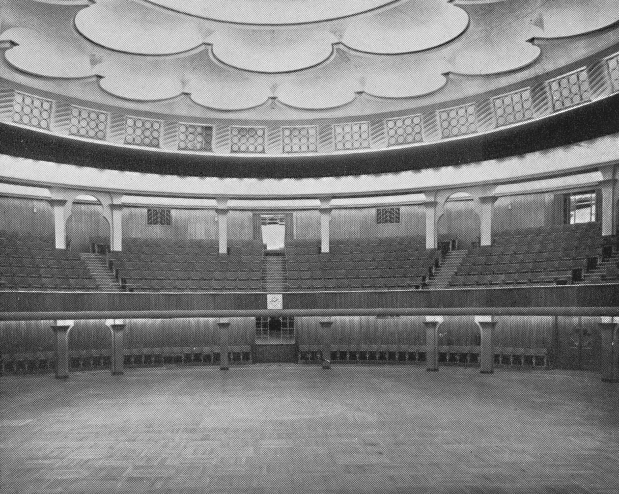 Kubbe: Platformdan Bakmak, 1939 by Unbekannt