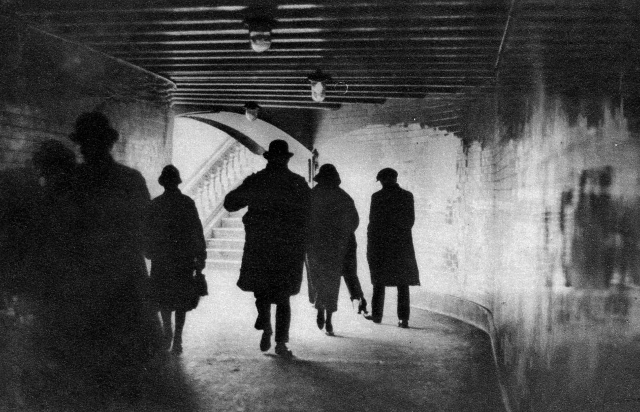 Thames tarafındaki bir metronun ağzı, Londra, 1926-1927 by Unbekannt