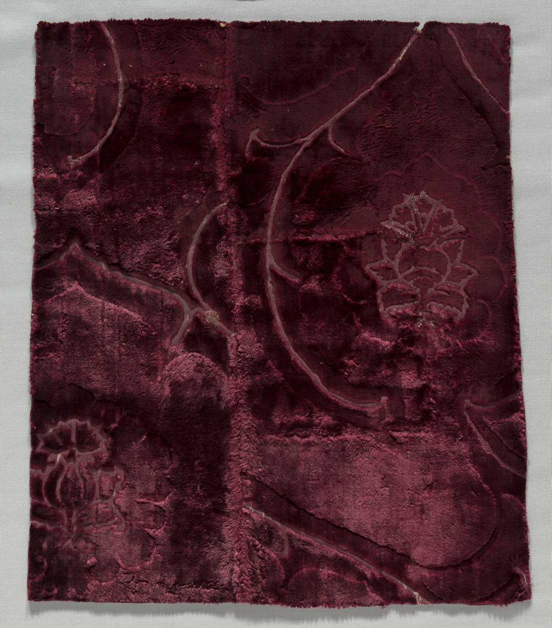 Birlikte Dikilmiş İki Kadife Parça, 1400