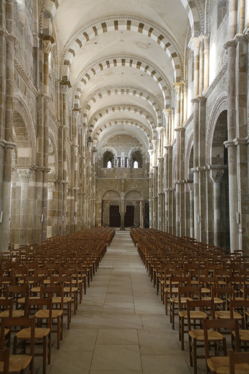 Vezelay bazilikası nef, Vezelay, Fransa by Unbekannt