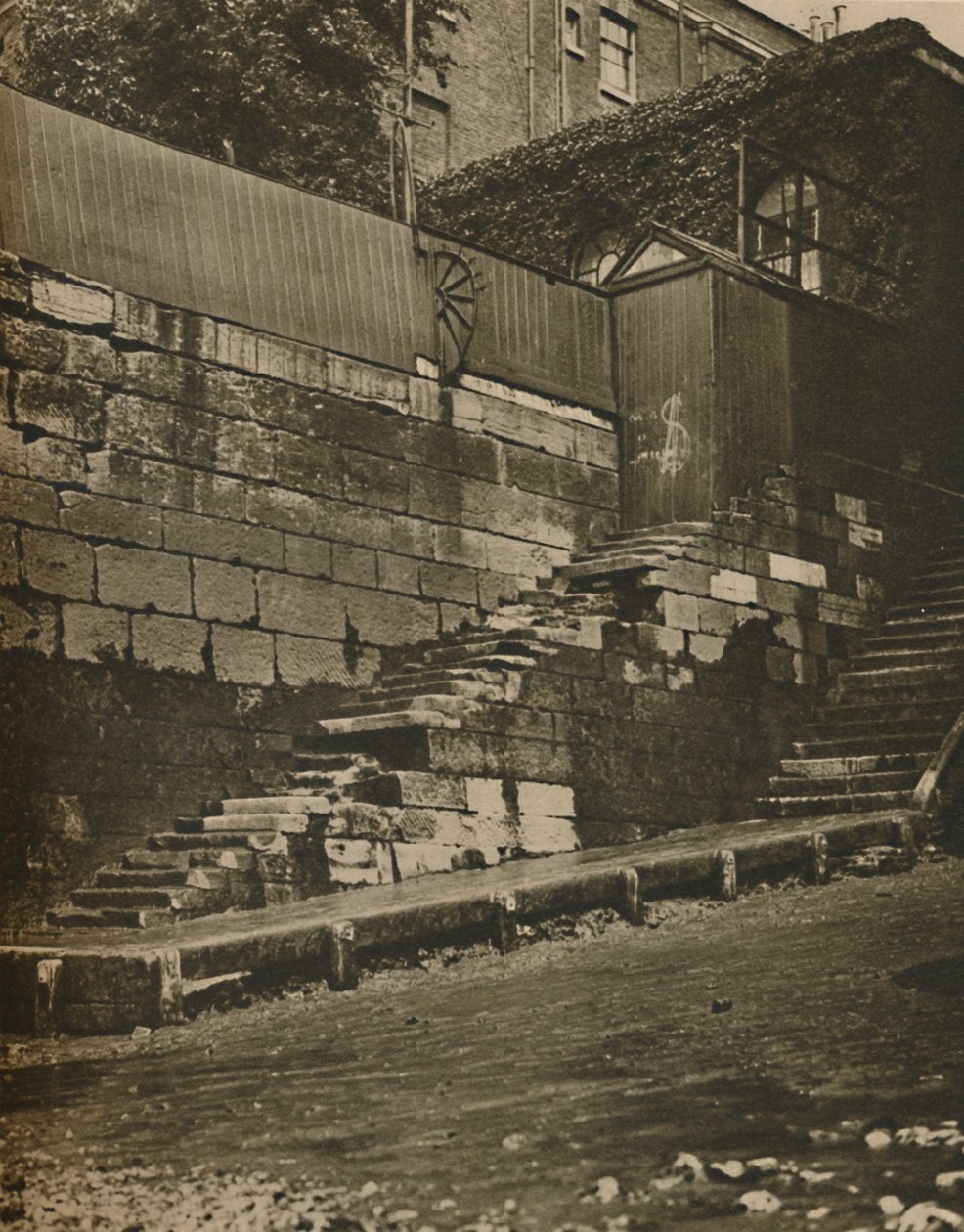 Wapping Old Stairs, Where the Watermen Plied, c1935. by Unbekannt