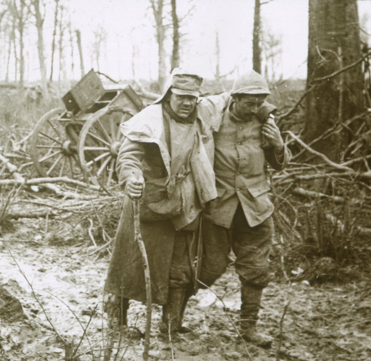 Yaralı asker, Verdun, kuzey Fransa, 1916 by Unbekannt