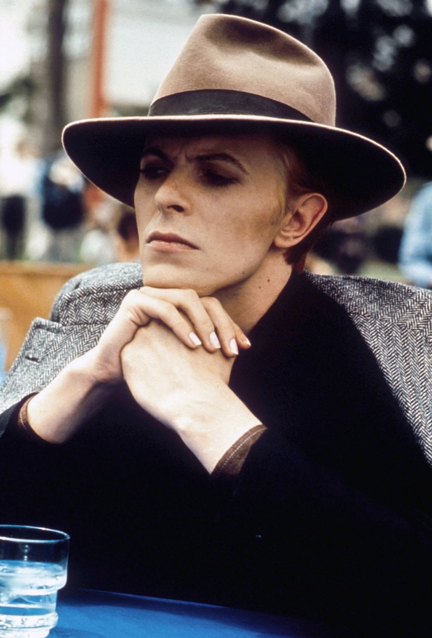 Başka bir yerden gelen adam DÜNYAYA DÜŞEN ADAM, NicolasRoeg, David Bowie ile, 1976 by Unbekannt Unbekannt