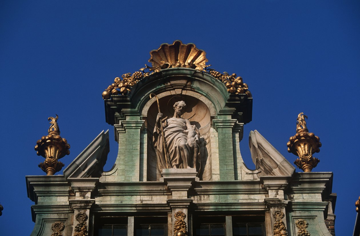 Belçika, Brüksel, Grand Place, mimari detay by Benjamin Baud