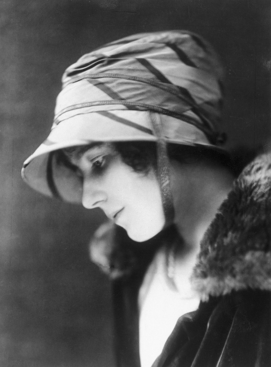 Leydi Elizabeth Bowes-Lyon (1900-2002), 1920
