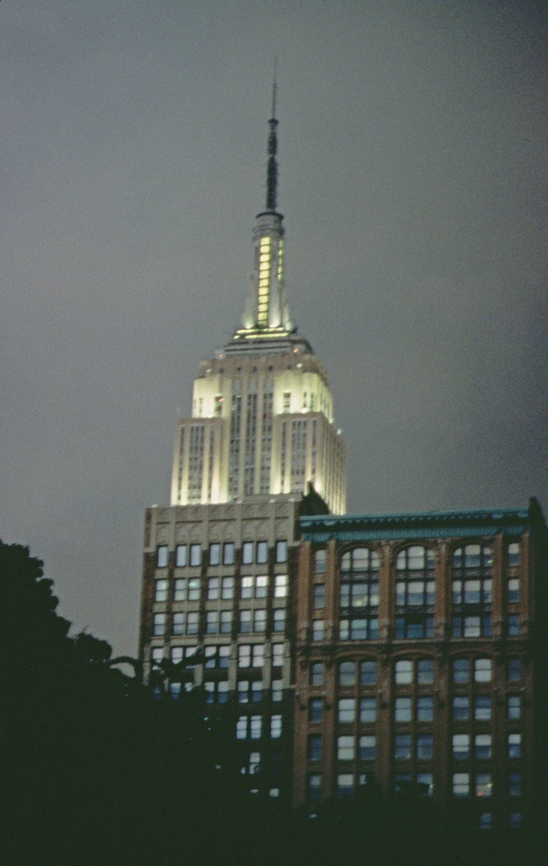 Geceleri Empire State Binası (fotoğraf) by Unbekannt