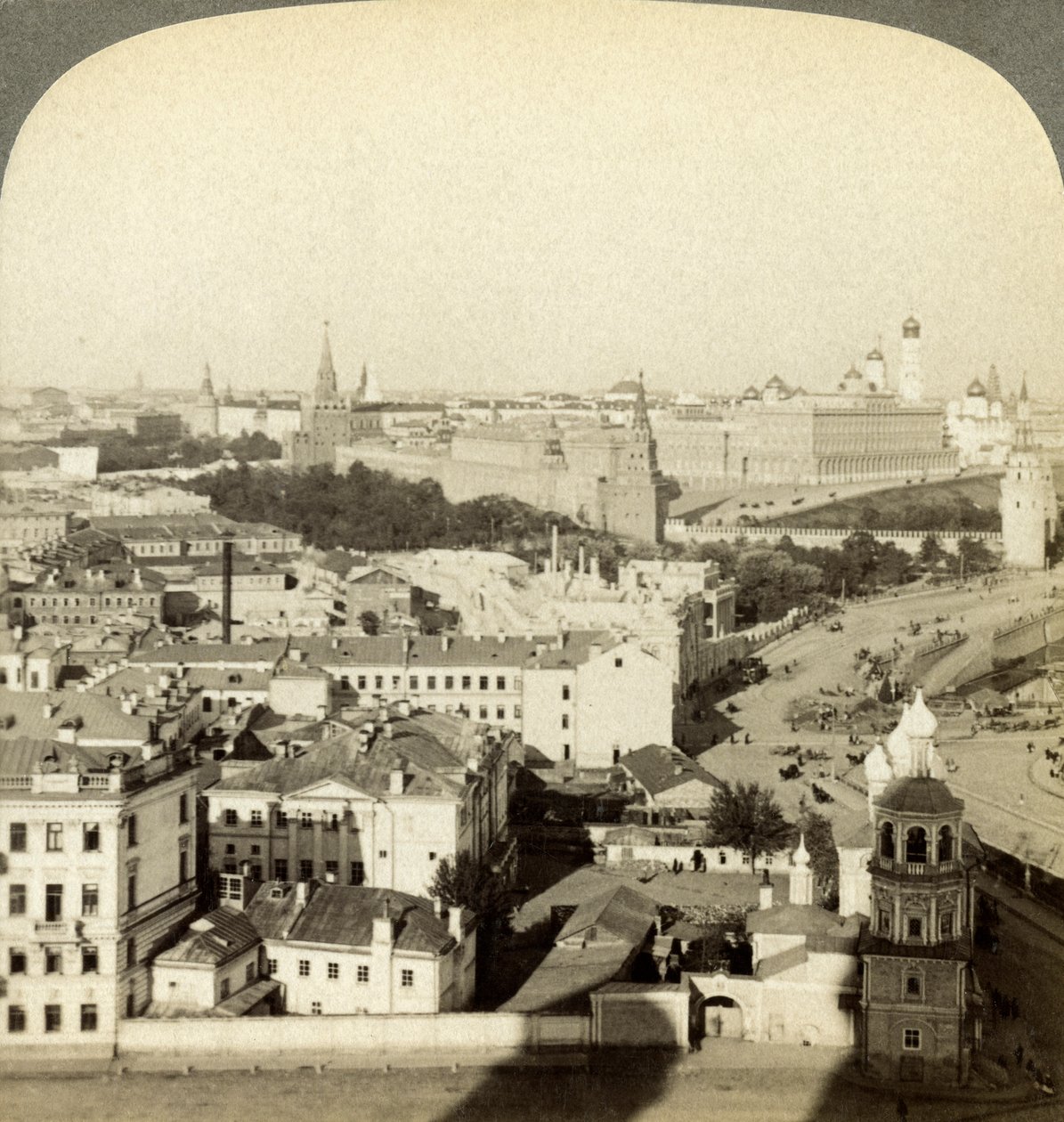 Kremlin Duvarı, Moskova, Rusya. by Underwood and Underwood