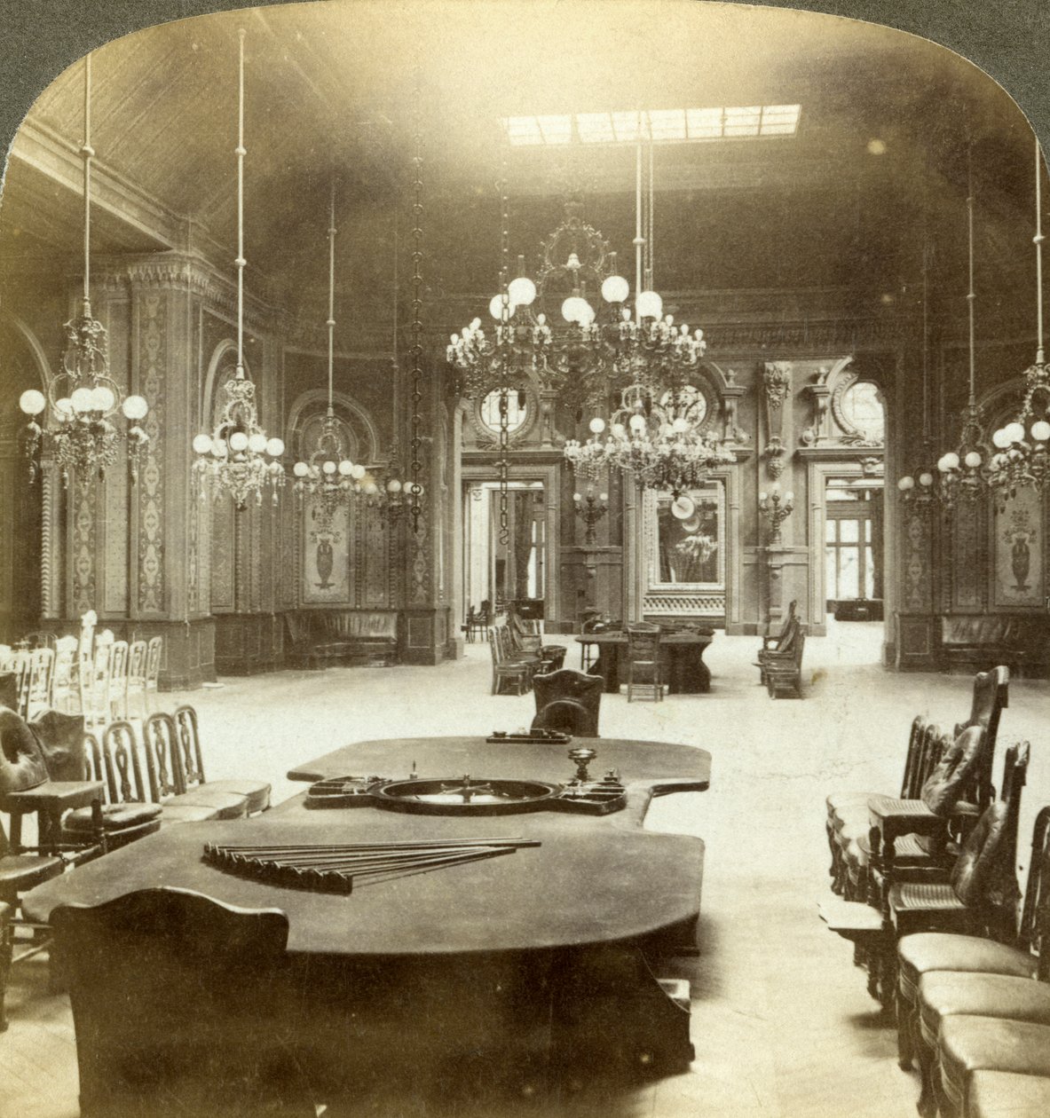 Rulet salonu, Monte Carlo, Monaco. by Underwood and Underwood