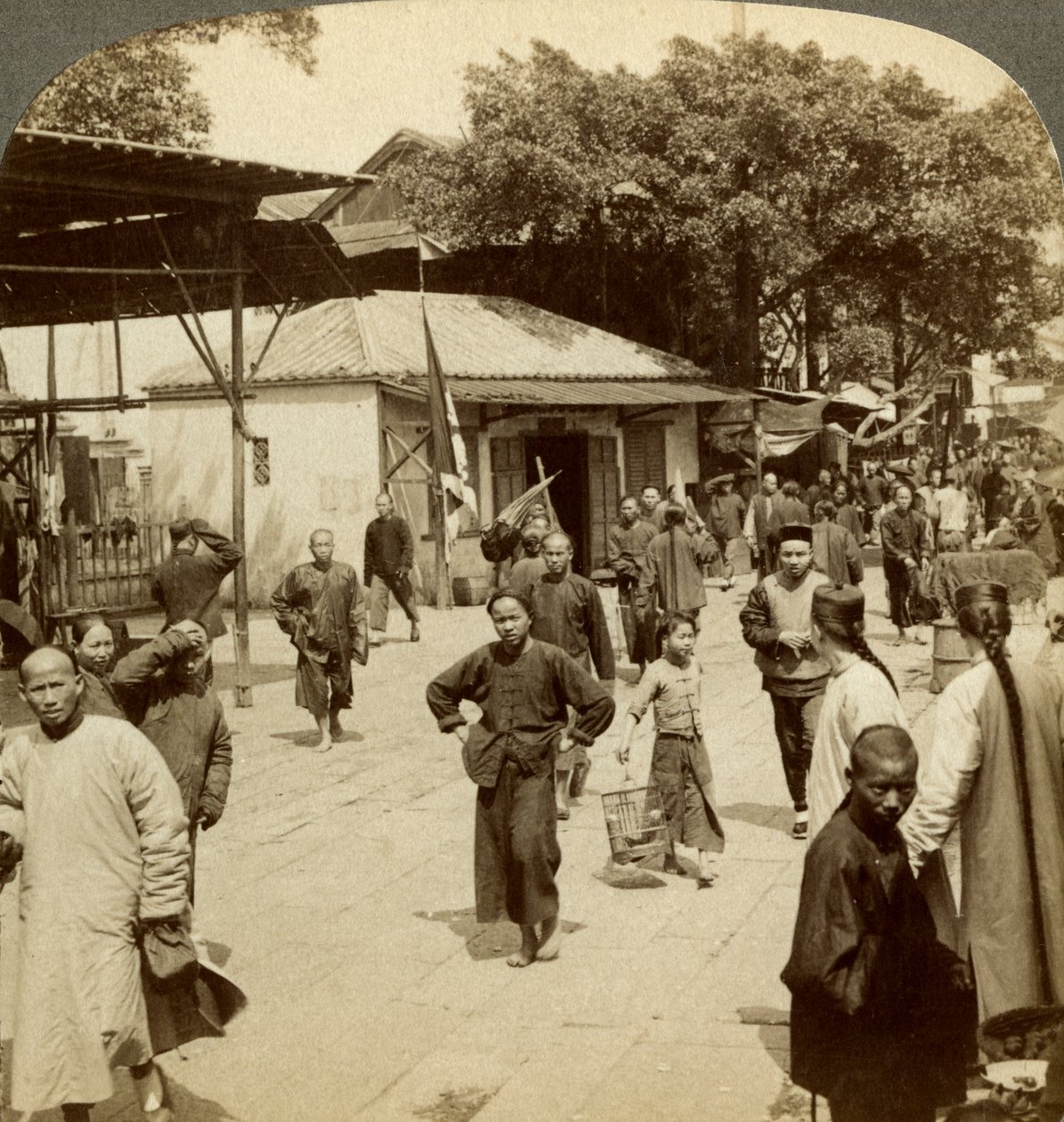 Sokak sahnesi, Kanton, Çin. by Underwood and Underwood