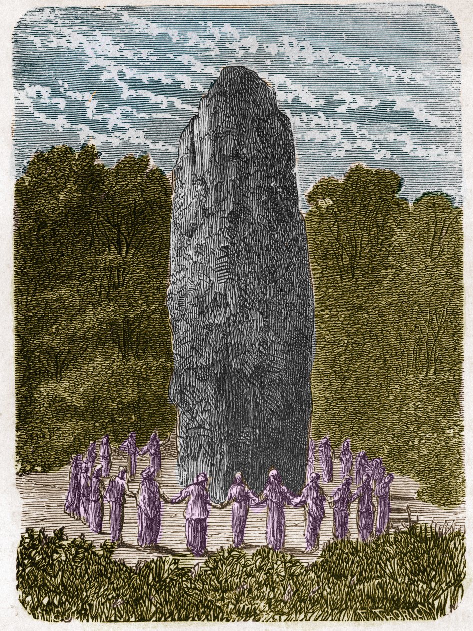 Druides bir menhir etrafında dans ediyor. by Unknown artist