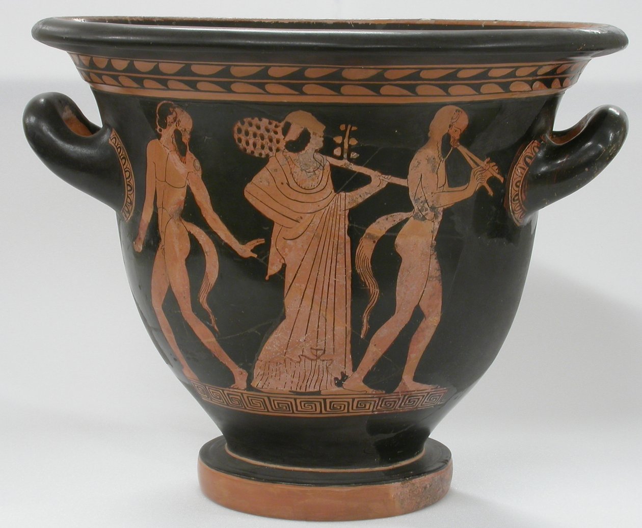 Dionysis ile ilgili çeşitli sahneleri betimleyen kırmızı figür Bell Krater, MÖ 470-440 dolayları (seramik) by Villa Giulia Painter