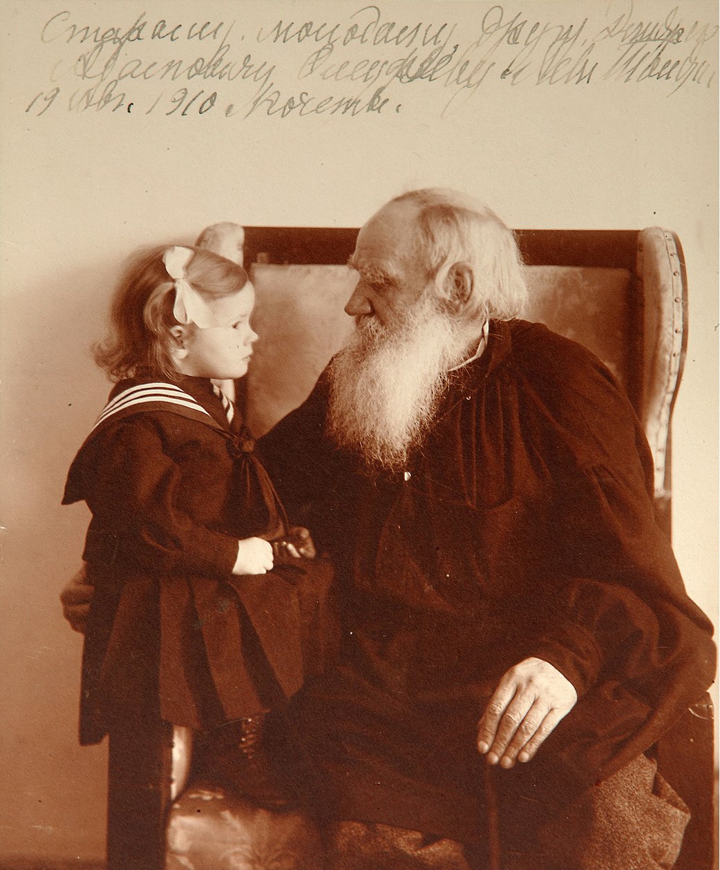 Yazar Leon Tolstoy, torunu Tatiana ile Yasnaya Polyana