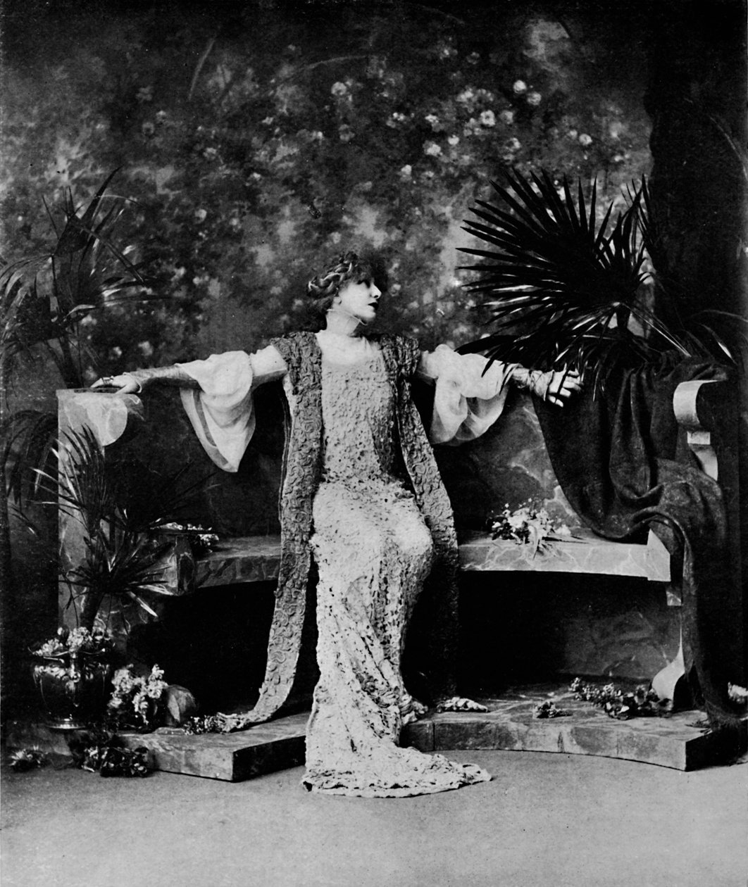 Madam Sarah Bernhardt, 1914. by William and Daniel Downey