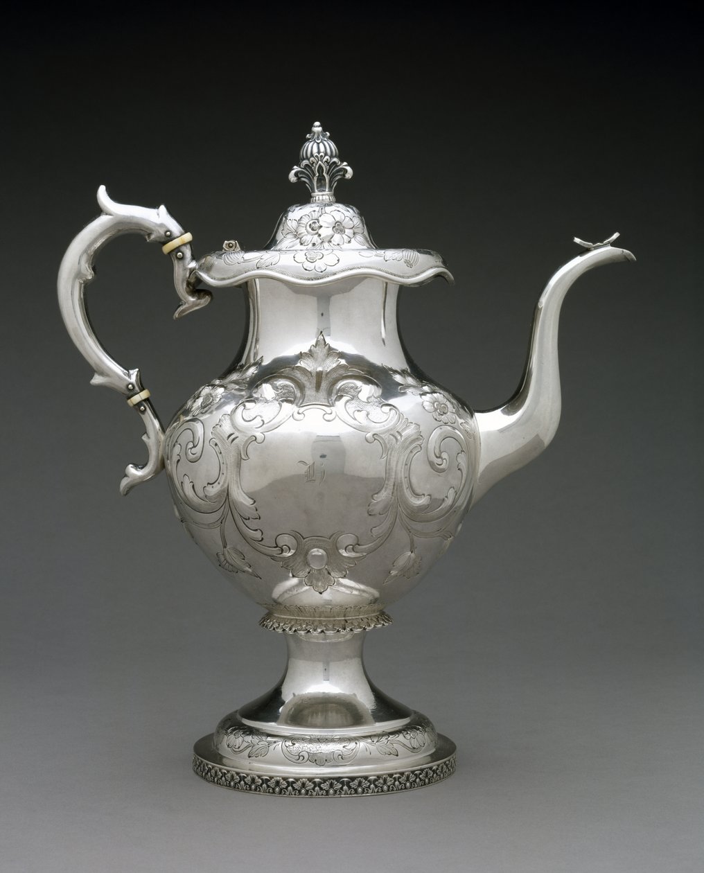 Çaydanlık, ç. 1845-1872 (gümüş) by Wood and Hughes (attr.to)