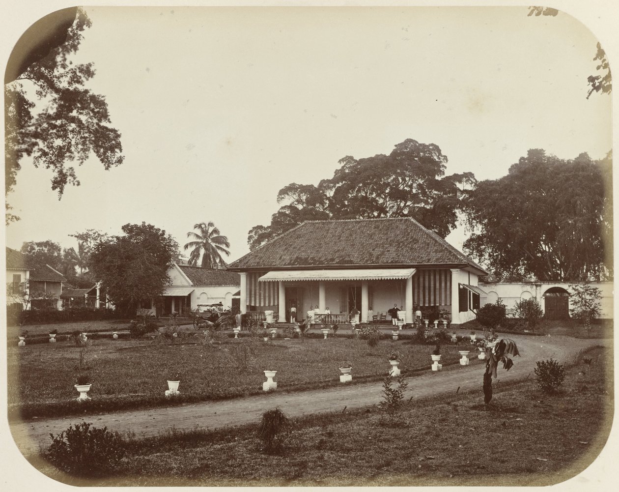 Batavia'daki Koningsplein'deki ev by Woodbury and Page