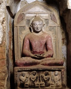 Meditasyonda Oturan Buda (çok renkli taş)