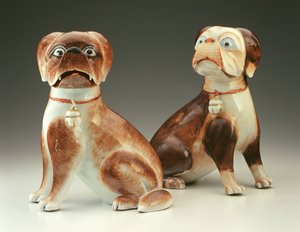 Pug köpekleri çifti (porselen)