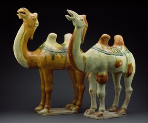 İki deve, Tang Hanedanlığı (618-907) (sırlı çanak çömlek)
