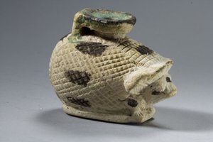 Kirpi aryballos, Saite Dönemi (fayans)