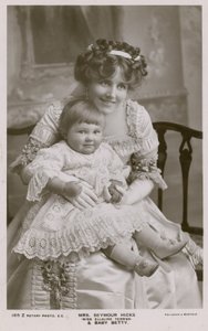 Bayan Seymour Hicks ve kızı