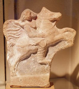 Part atlı heykeli (pişmiş toprak)