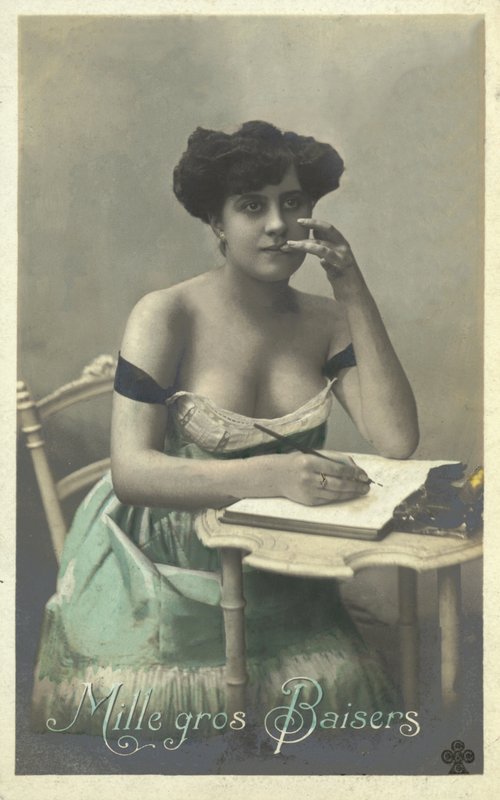 Kız mektup yazıyor by French Photographer