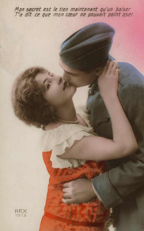 Kız ve asker öpüşme by French Photographer