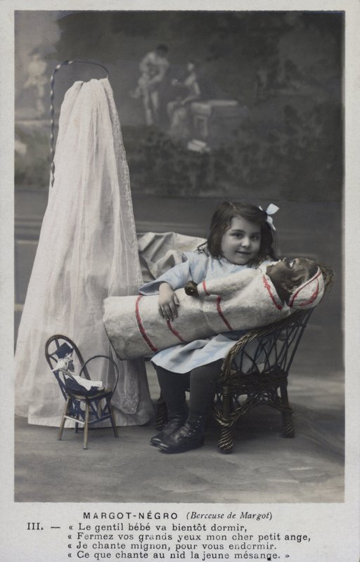 Bir oyuncak bebek ile küçük kız by French Photographer